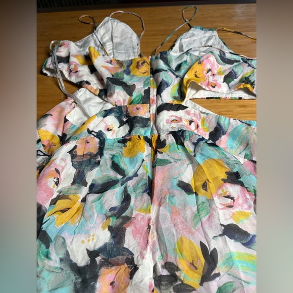 GUC AMUR- Drew Gown in Brushstroke Floral. Size 10 - Picture 9 of 16